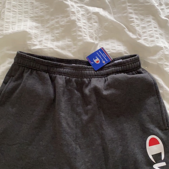 2/20 champion sweat shorts - Picture 2 of 2